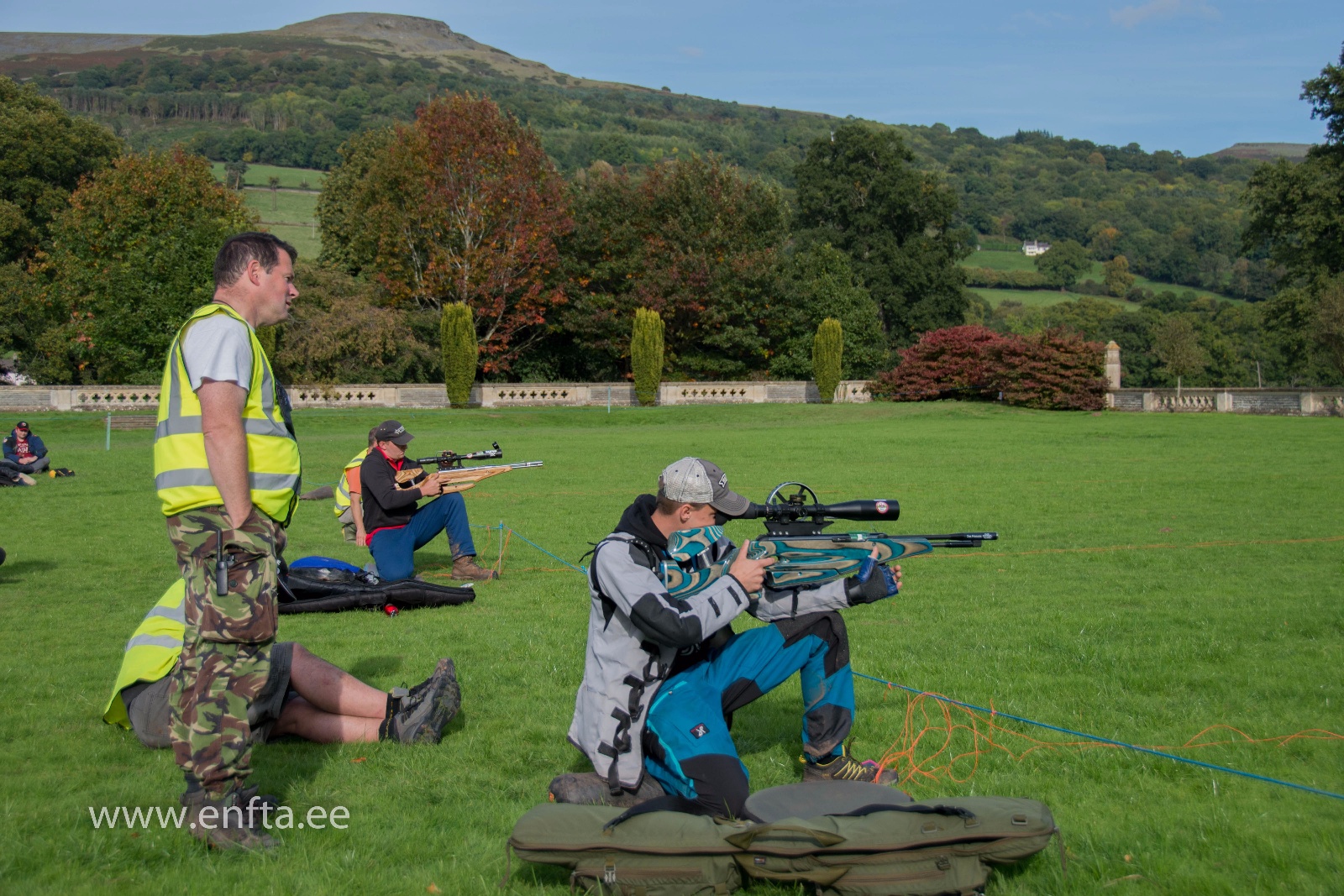 735 Second round kneeling